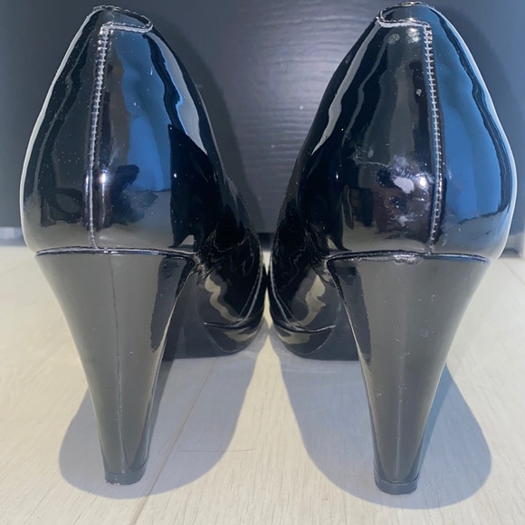 Extremely comfortable patient black heels - Picture 5 of 5